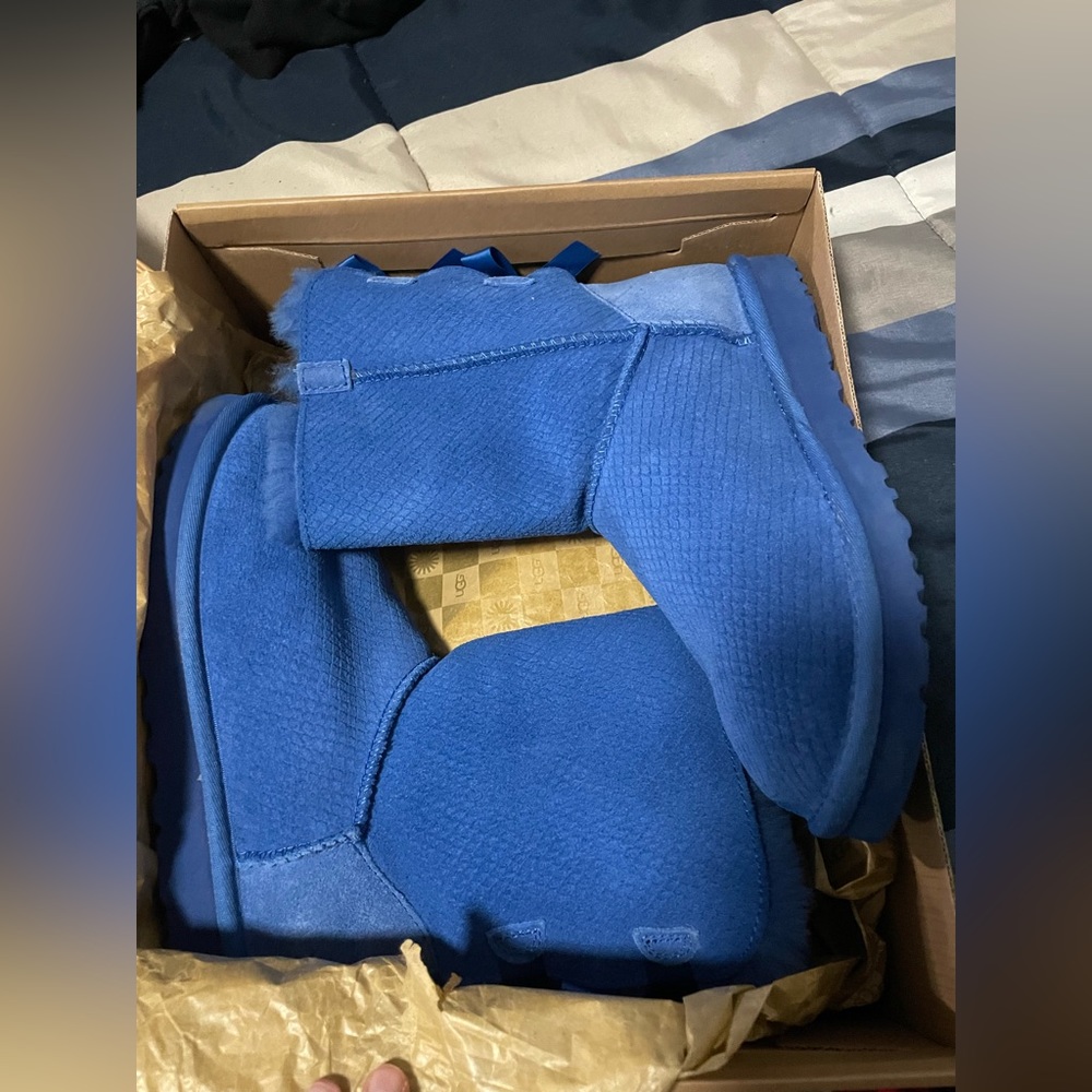 blue Bailey bow excotic scales uggs
